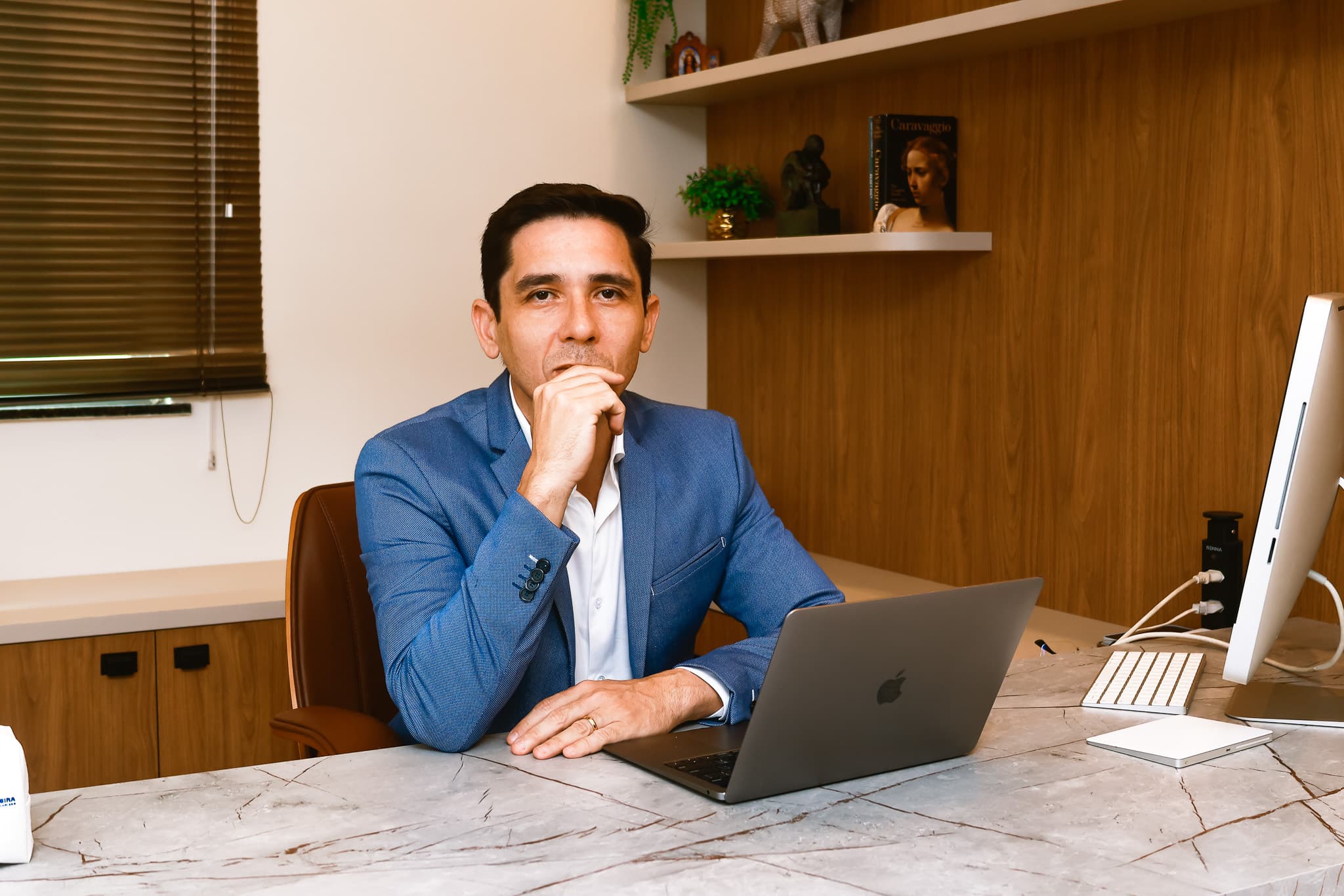 Dr. Alberto Ferreira - Consultório moderno